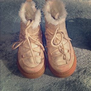 Barely worn toddler sz 6 Gymboree boots